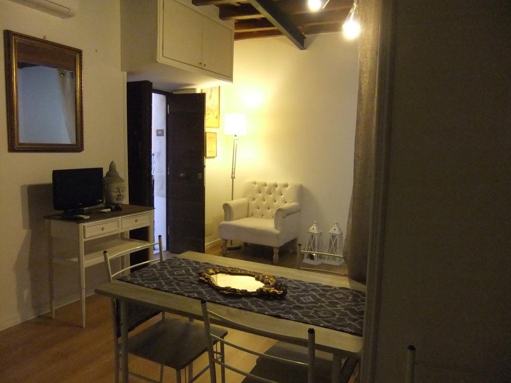 Cantoni Small Apartment Rome Room photo